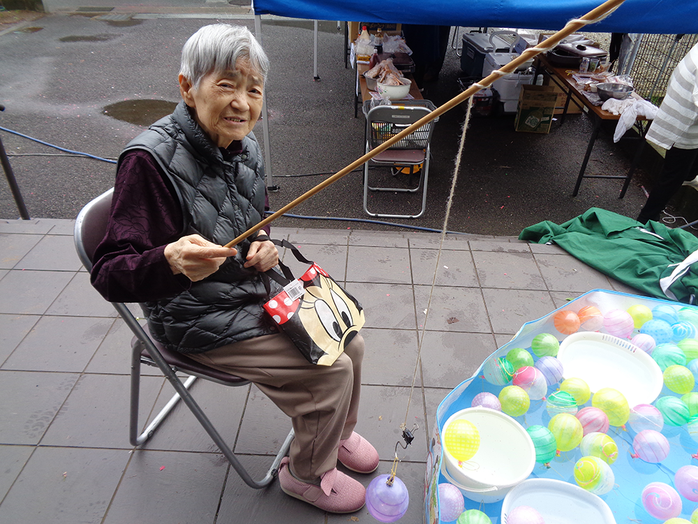 毎年恒例の夏祭り。皆で笑いの絶えない時間となりました。